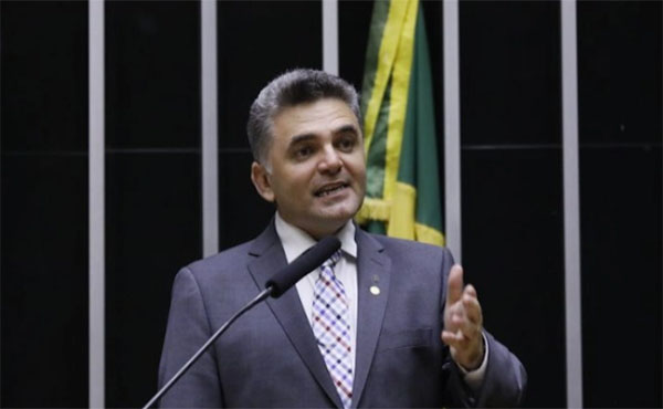 Projeto permite que trabalhador utilize recurso do FGTS para quitar dívidas com educação