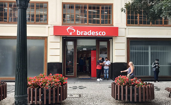 Bradesco processa Vorcaro por dívida de R$ 834 mil de cartões de crédito