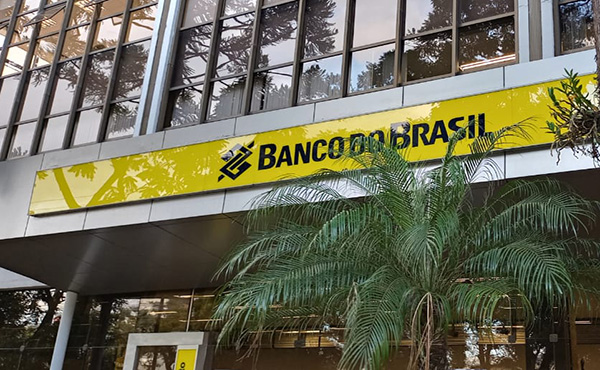 Banco do Brasil tem lucro líquido ajustado de R$ 3,785 bi no 3º trimestre, baixa de 60,2% em um ano