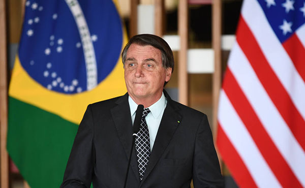 Medidas para financiar o Renda Cidadã vão de fim de abono a corte de salários