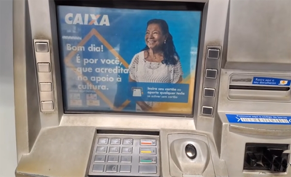 Mulher tem prejuízo de R$ 28 mil após cair em golpe em caixa eletrônico da Caixa
