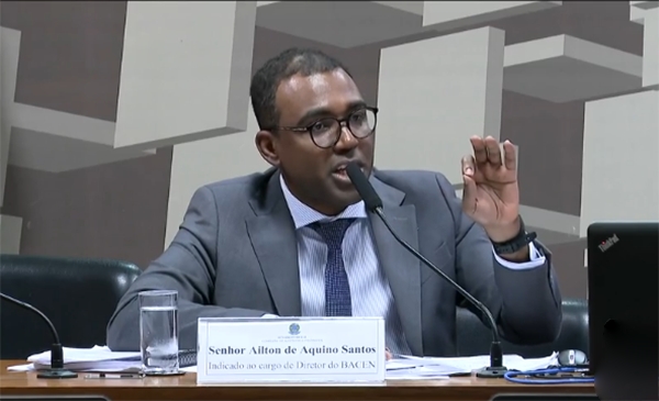 Diretor do BC diz que liquidou 13 bancos por falta de alternativa