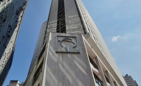 Bradesco volta para o centrão em SP