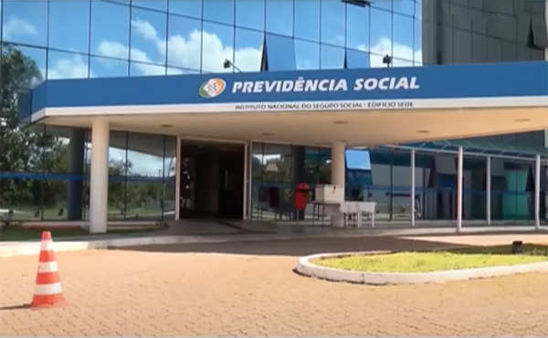 Fila do INSS volta a subir e chega a 2,63 milhões de pedidos em agosto