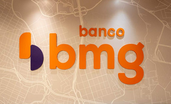 Justiça impede banco BMG de cobrar dívida de aposentada por 27 anos