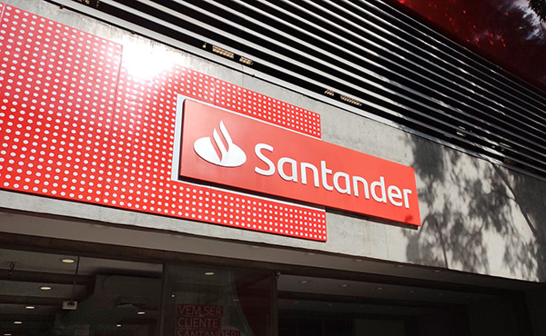 Santander corta 320 empregos em “atualização” digital nos USA