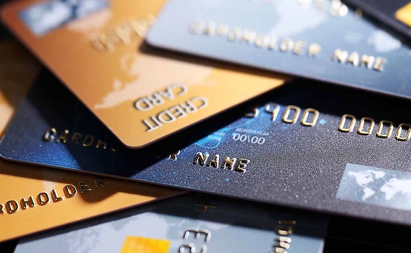 Os cartões favoritos da alta renda: após Master, BRB Dux perde espaço para Caixa e Santander