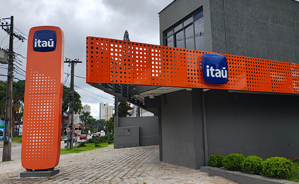 Itaú admite cobrança indevida em cartões de clientes ao longo de 14 anos