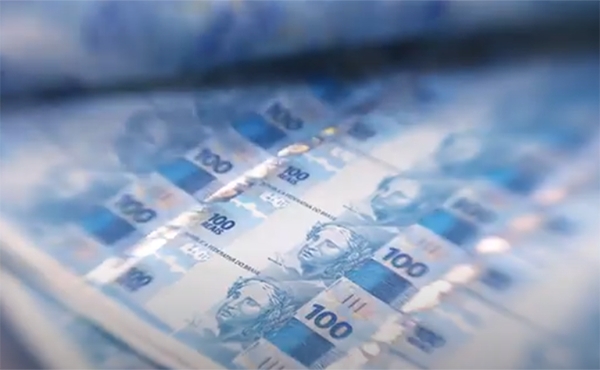 Renda média das famílias chega a R$ 2.264 e é recorde em 2025