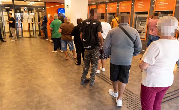 Itaú fecha agências, sobrecarrega unidades abertas e bancários vivem suplício